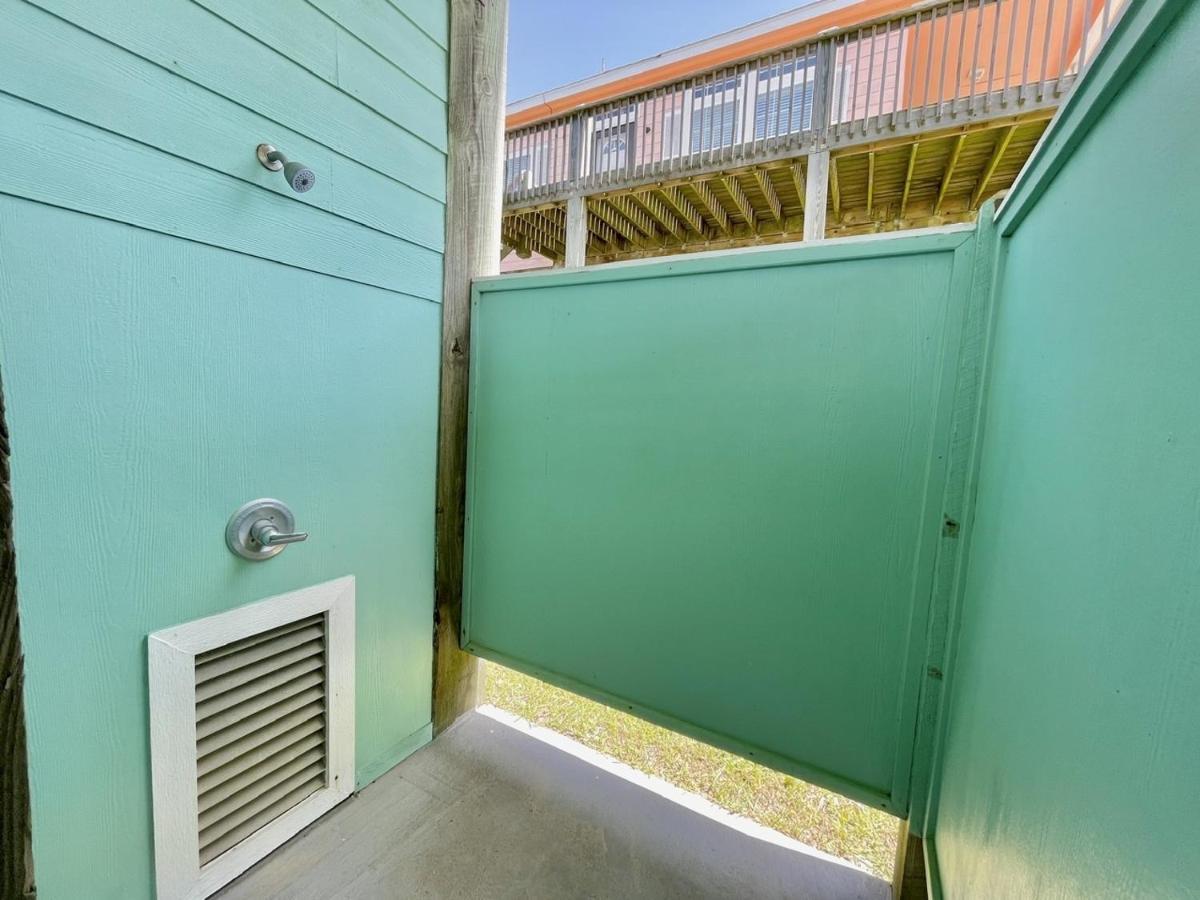 Mermaid Mansion Home Crystal Beach Exterior photo
